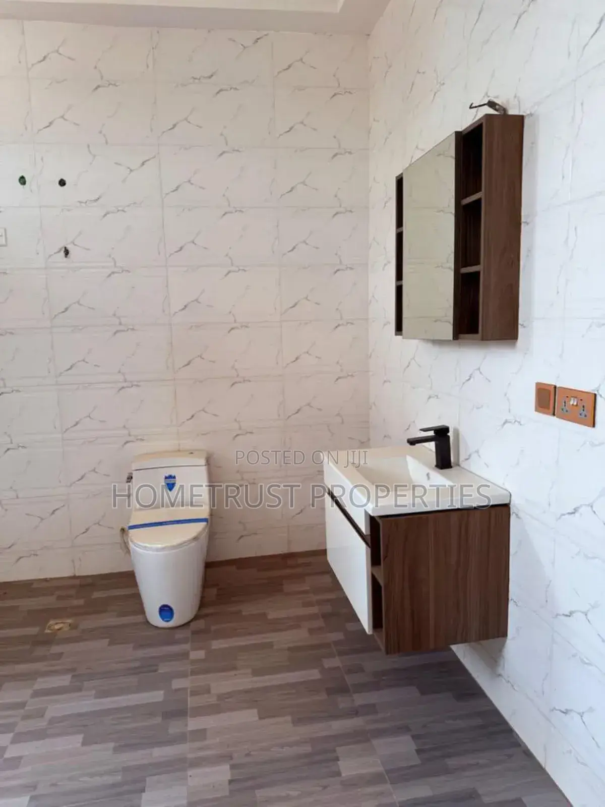 5bdrm Duplex in Hometrust, East Legon for sale