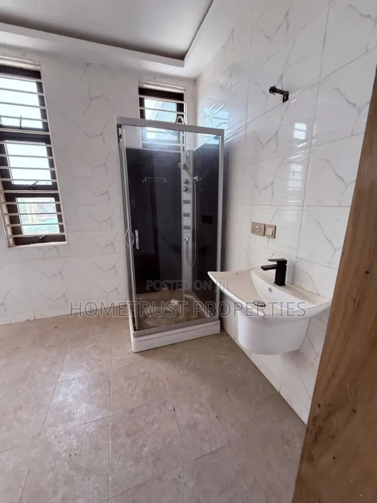 5bdrm Duplex in Hometrust, East Legon for sale