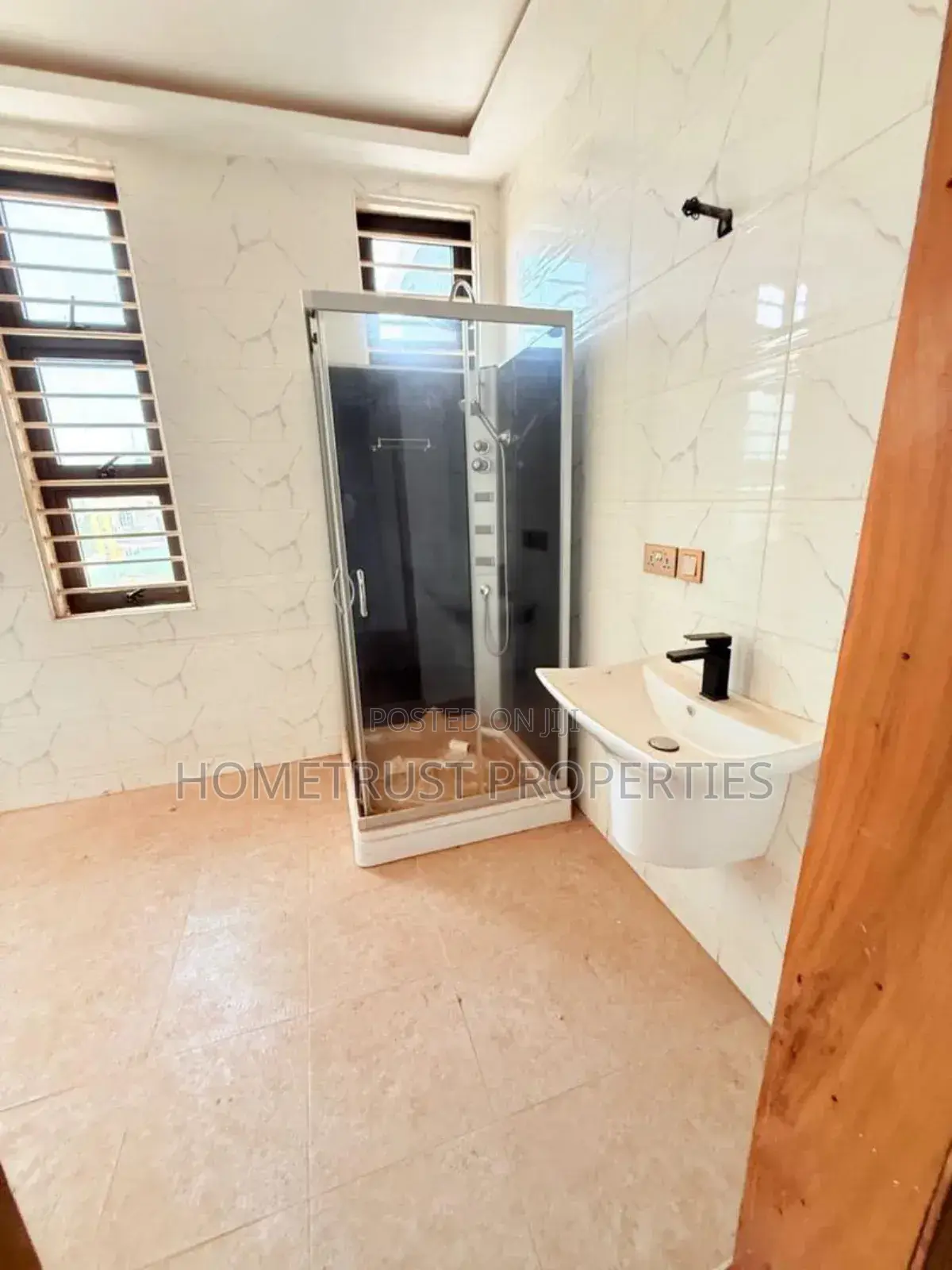 5bdrm Duplex in Hometrust, East Legon for sale