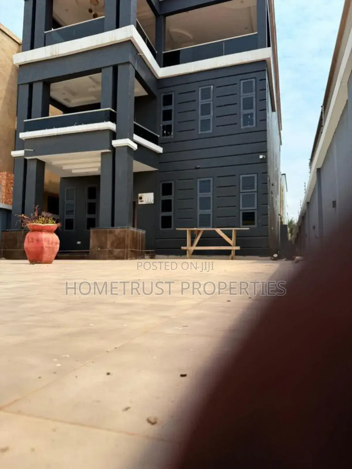 5bdrm Duplex in Hometrust, East Legon for sale