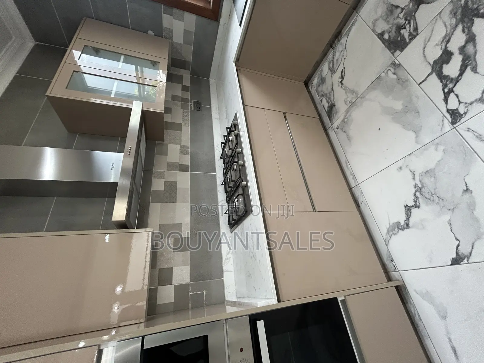 6bdrm House in East Legon for sale