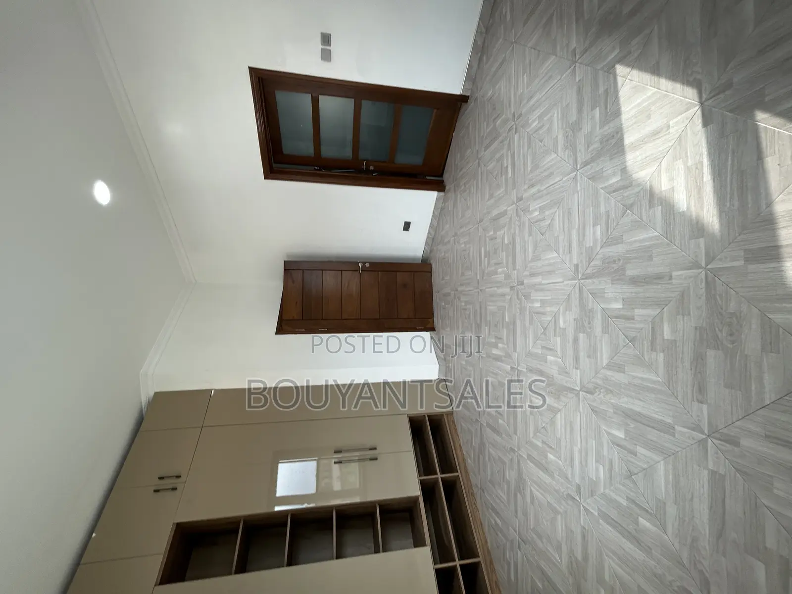 6bdrm House in East Legon for sale