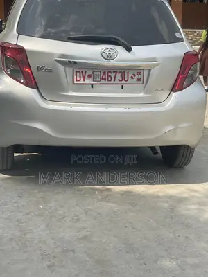 Toyota Vitz 2013 Silver