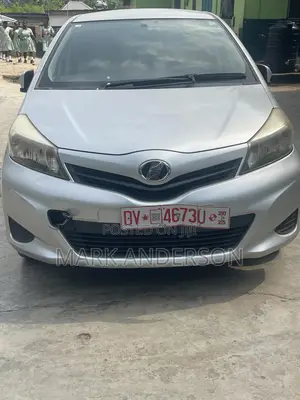 Toyota Vitz 2013 Silver