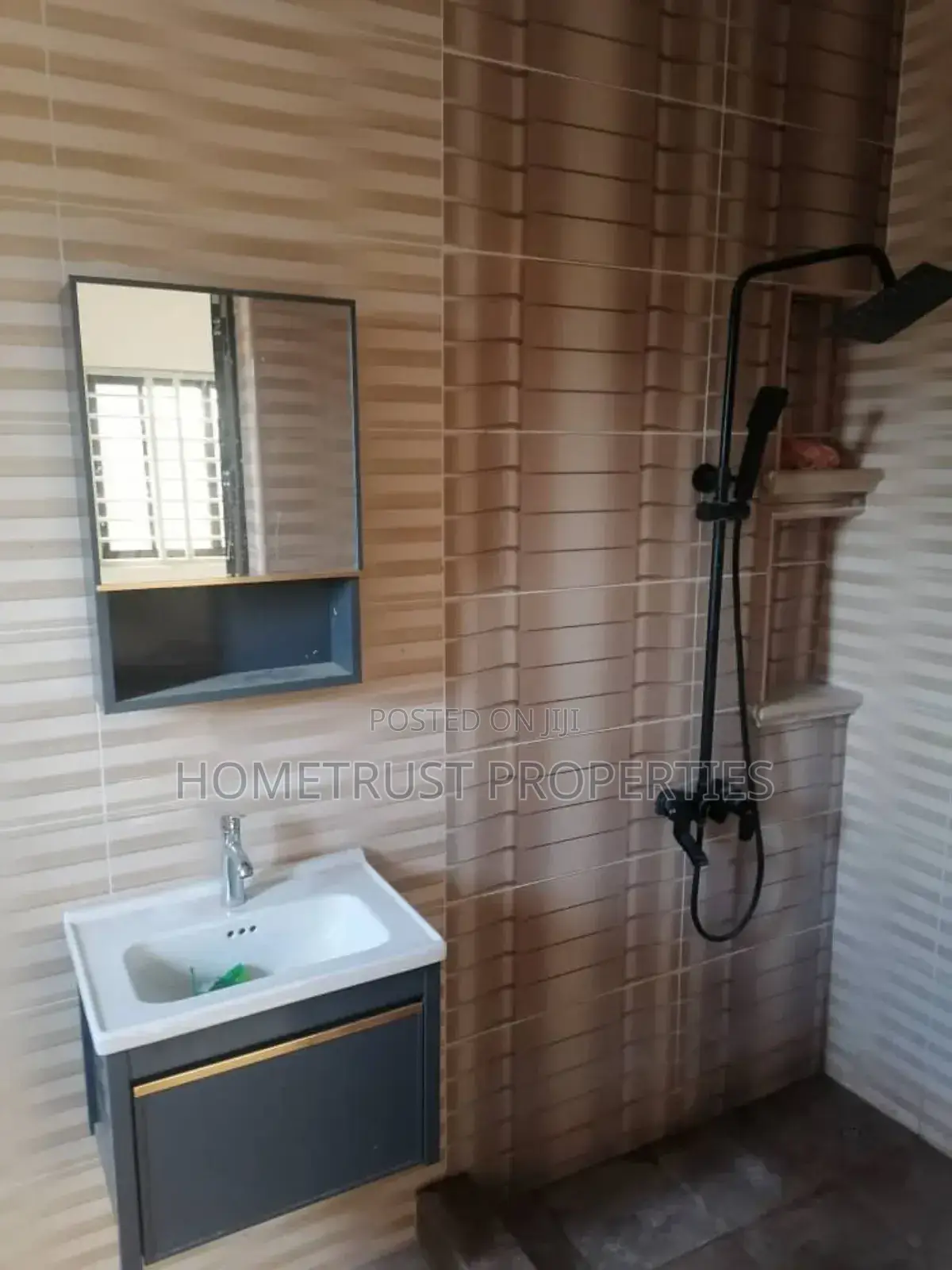 4bdrm Duplex in Hometrust Properties, Amasaman for sale
