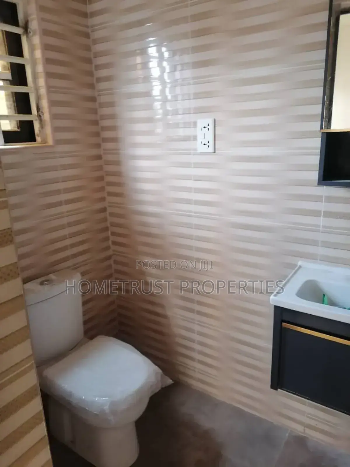 4bdrm Duplex in Hometrust Properties, Amasaman for sale
