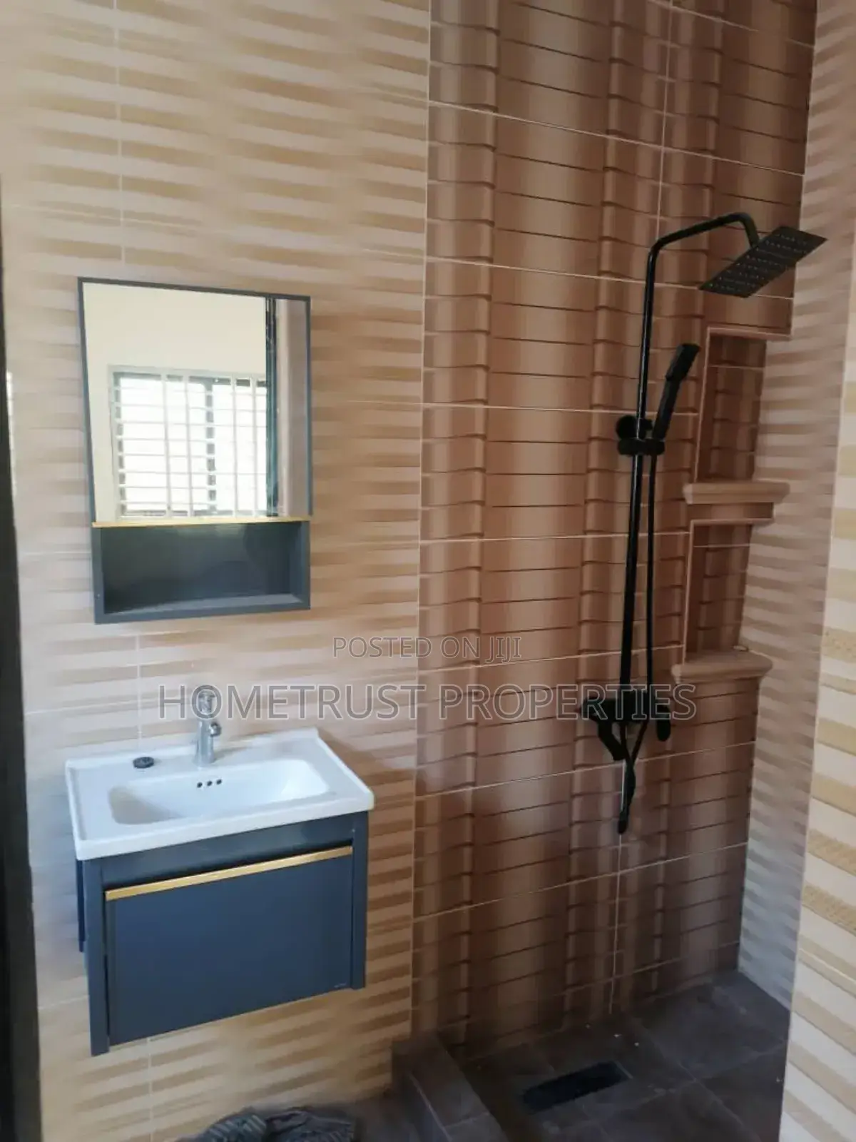 4bdrm Duplex in Hometrust Properties, Amasaman for sale