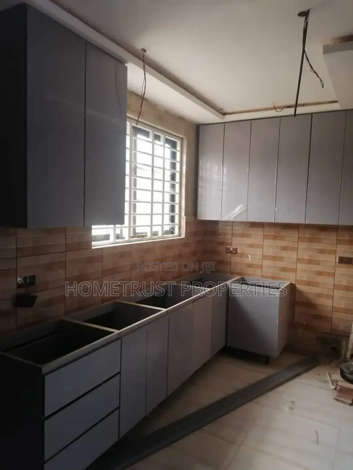 4bdrm Duplex in Hometrust Properties, Amasaman for sale