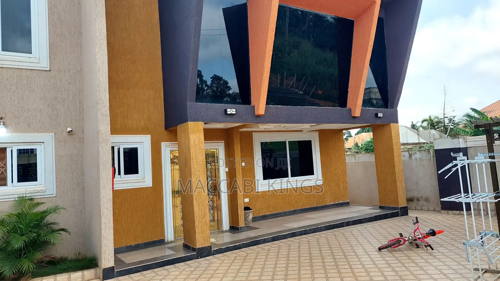 6 Bedroom House Available in Kumasi