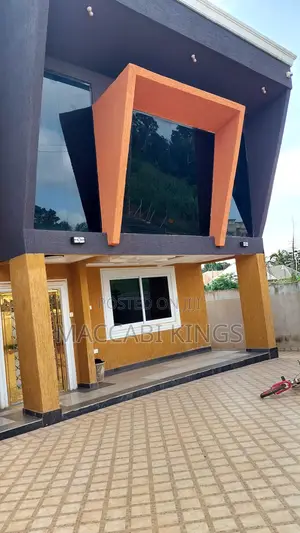 6 Bedroom House Available in Kumasi