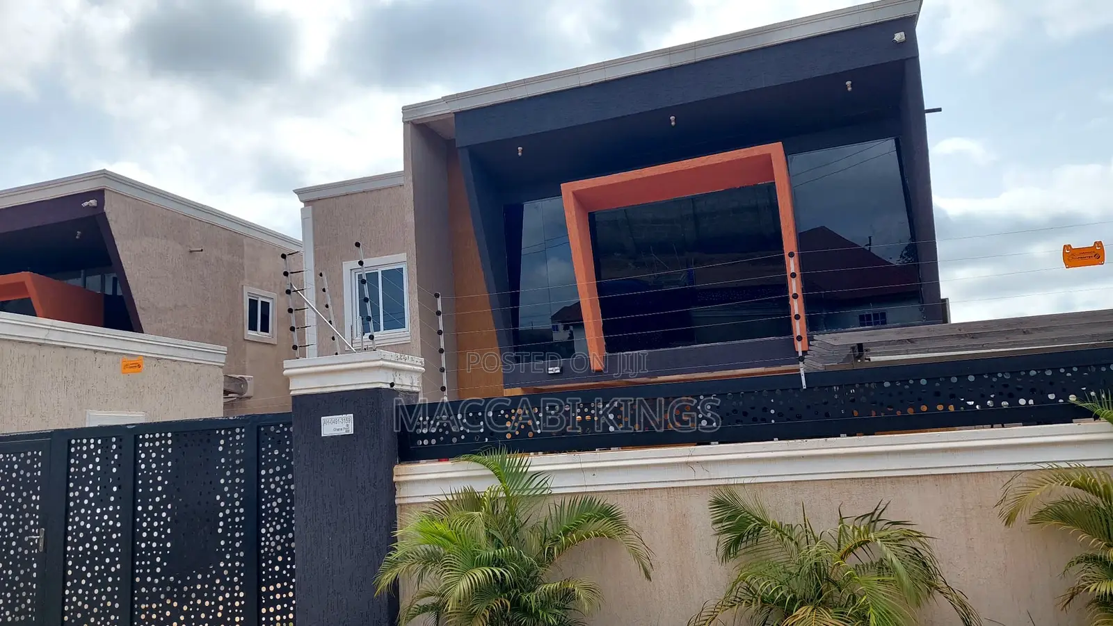 6 Bedroom House Available in Kumasi