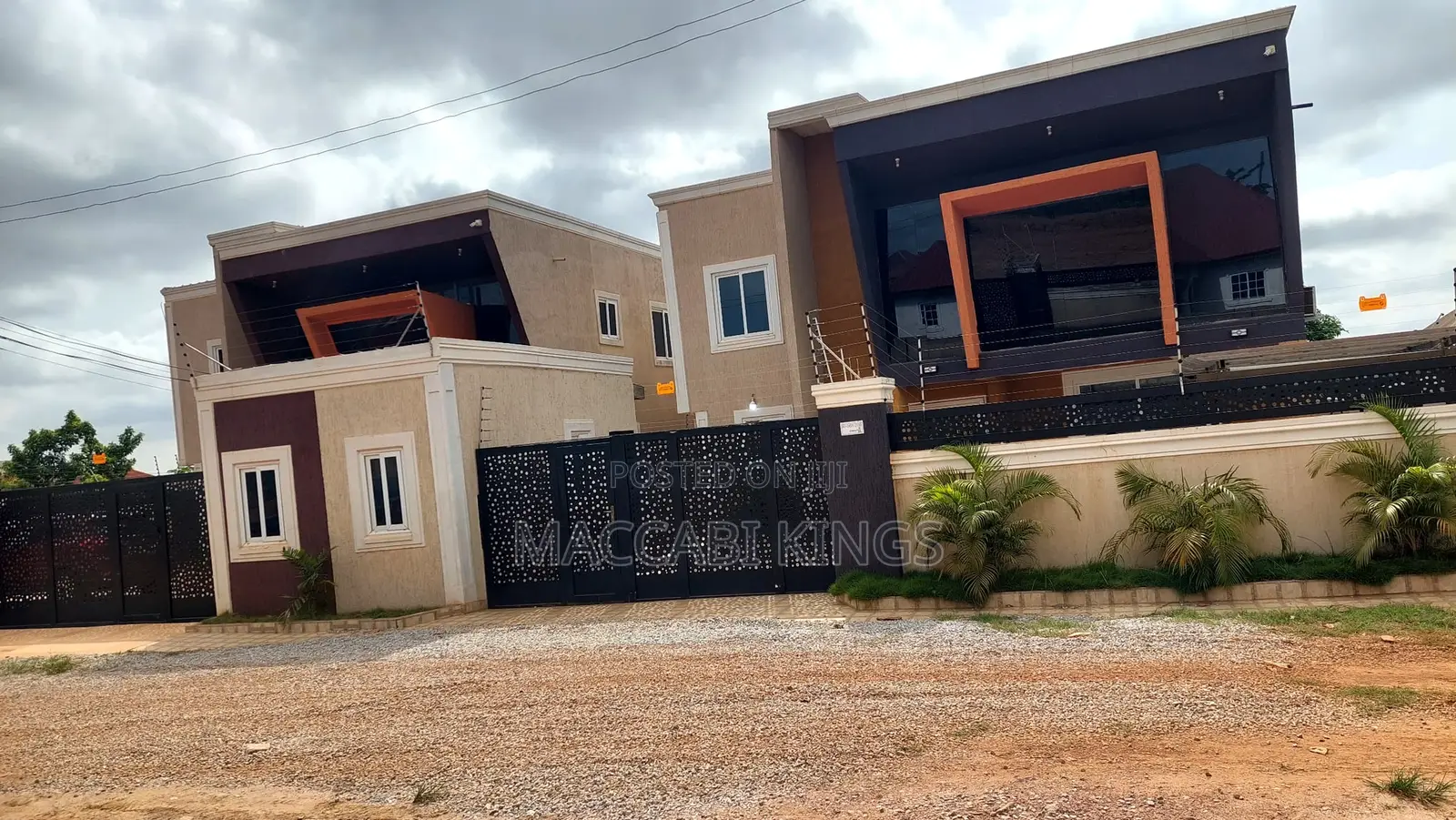 6 Bedroom House Available in Kumasi