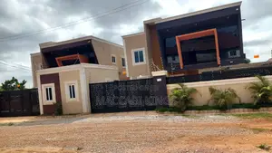 6 Bedroom House Available in Kumasi
