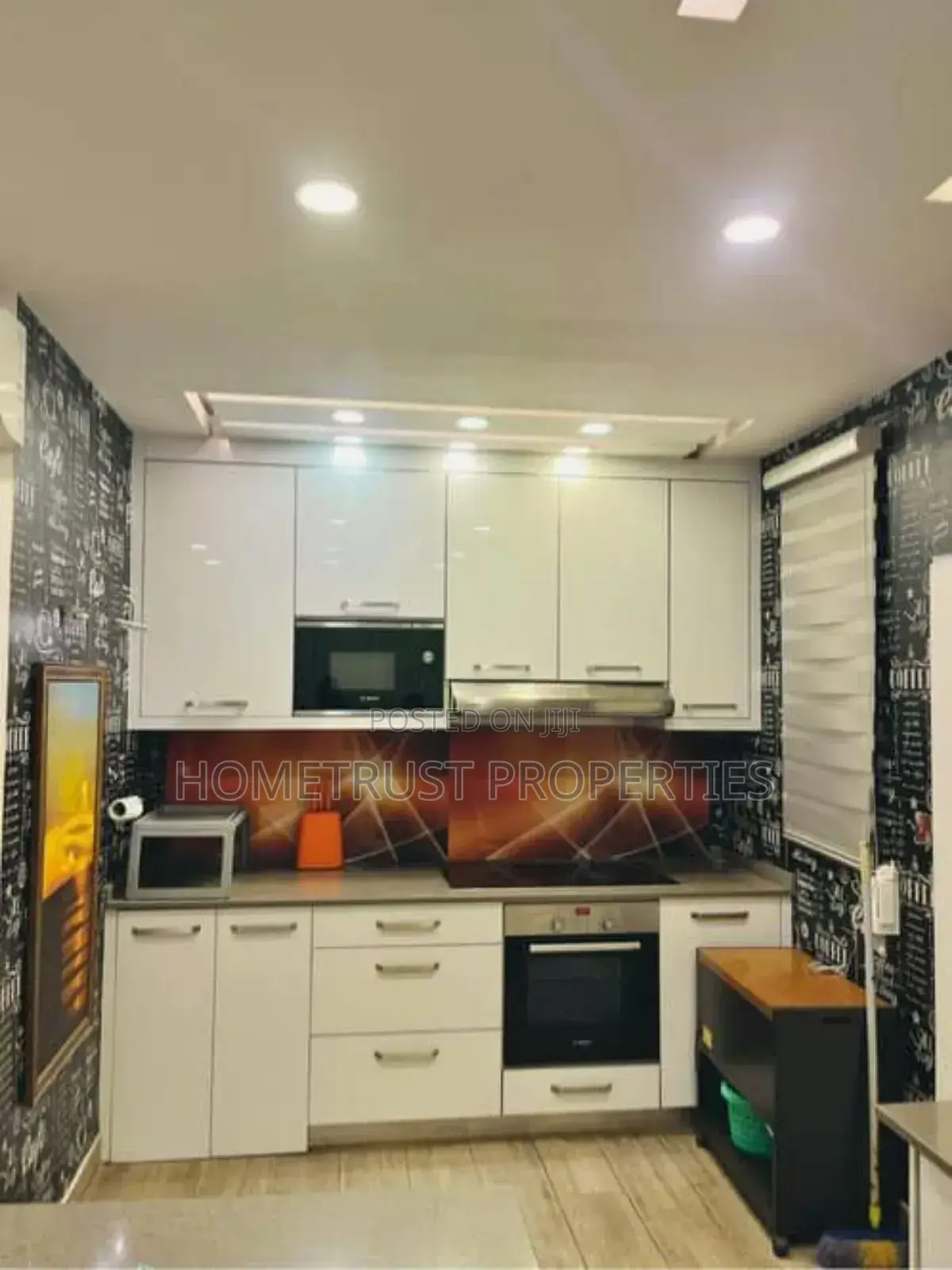 6bdrm Mansion in Hometrust Properties, Labone for sale