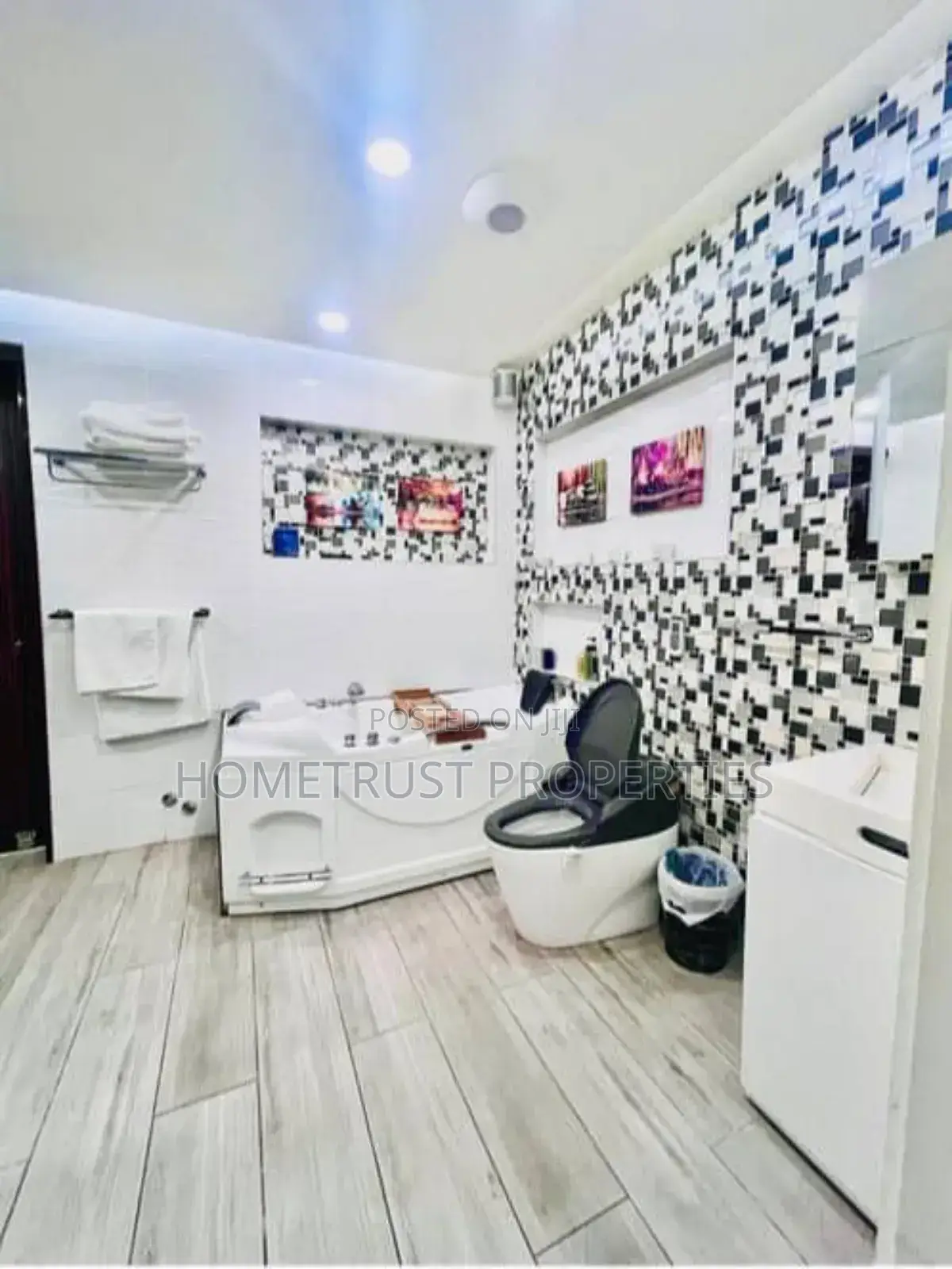 6bdrm Mansion in Hometrust Properties, Labone for sale