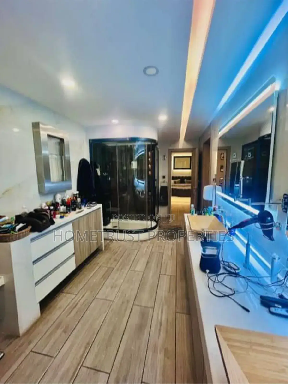 6bdrm Mansion in Hometrust Properties, Labone for sale