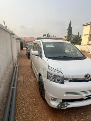 Toyota Voxy 2010 White
