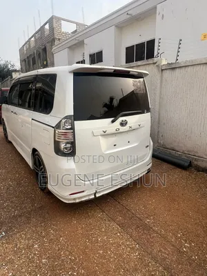 Toyota Voxy 2010 White