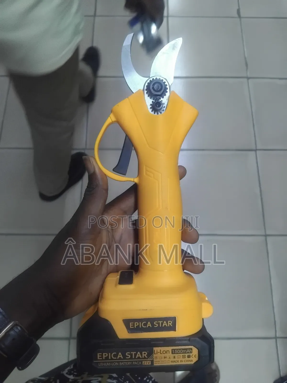 Electric Scissor