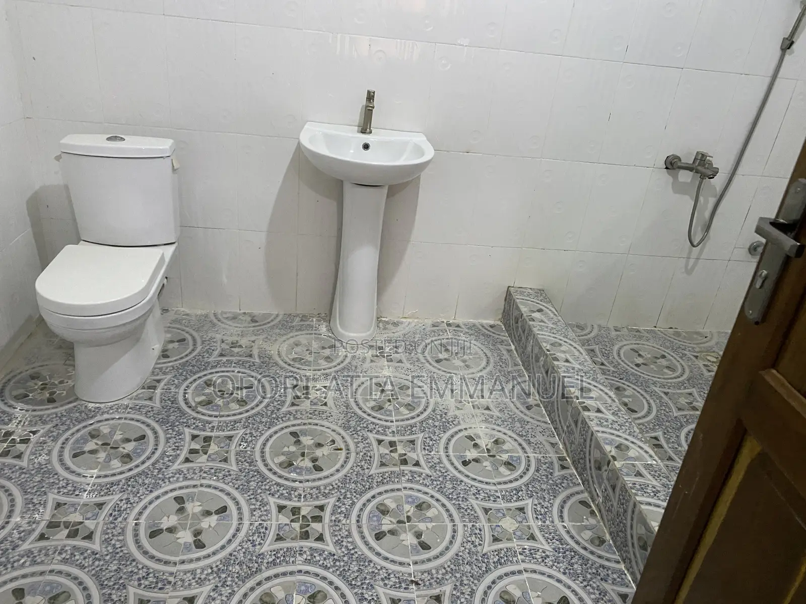 4bdrm House in Amasaman Market, Pokuase for rent
