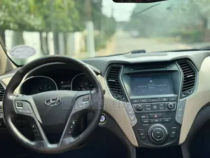 Hyundai Santa Fe SE Ultimate AWD 2018 Black