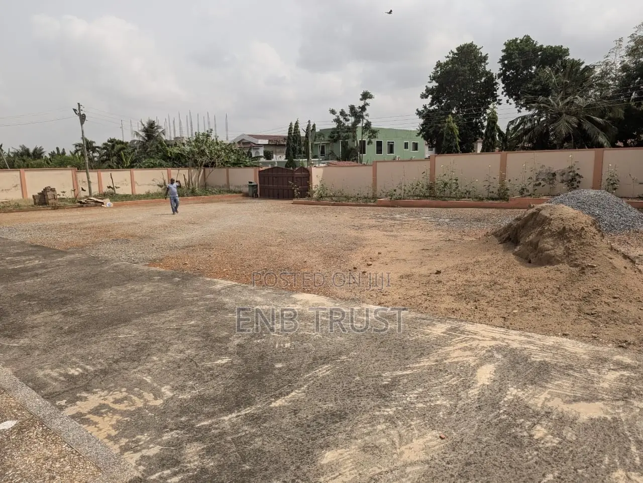 6bdrm Duplex in North Legon for sale