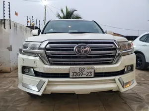 Toyota Land Cruiser 2017 White