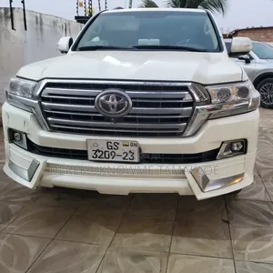 Toyota Land Cruiser 2017 White