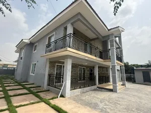 7bdrm House in Community 12, Tema Metropolitan for sale