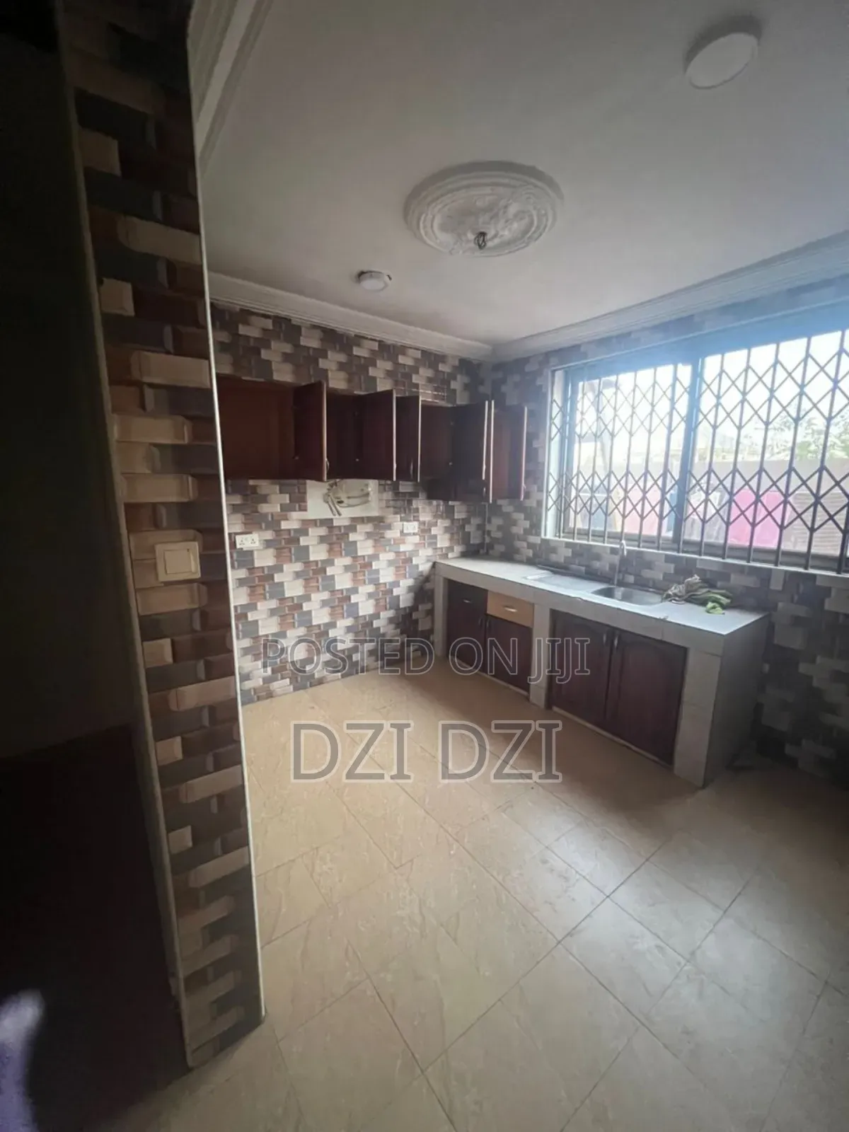 2bdrm Apartment in Community 25, Tema Metropolitan for rent