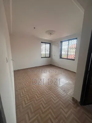 2bdrm Apartment in Community 25, Tema Metropolitan for rent