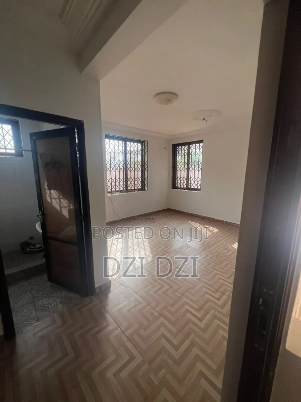 2bdrm Apartment in Community 25, Tema Metropolitan for rent