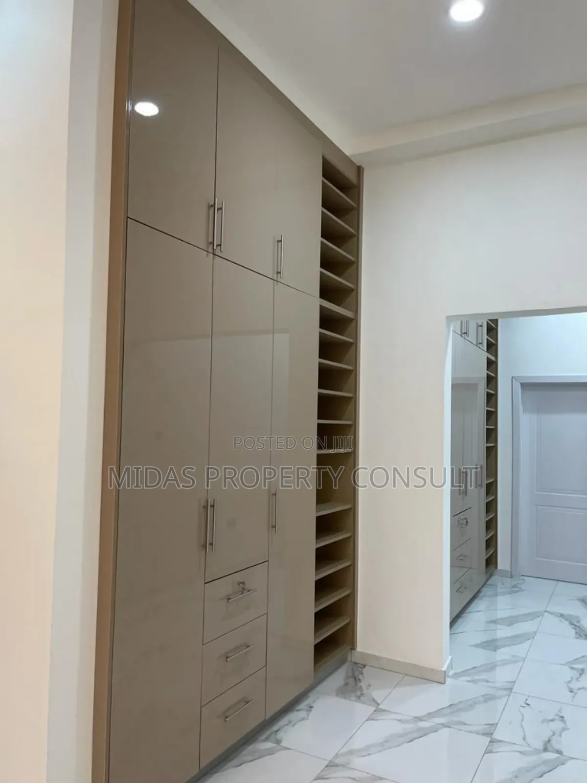 4bdrm House in Lakeside Estates for rent