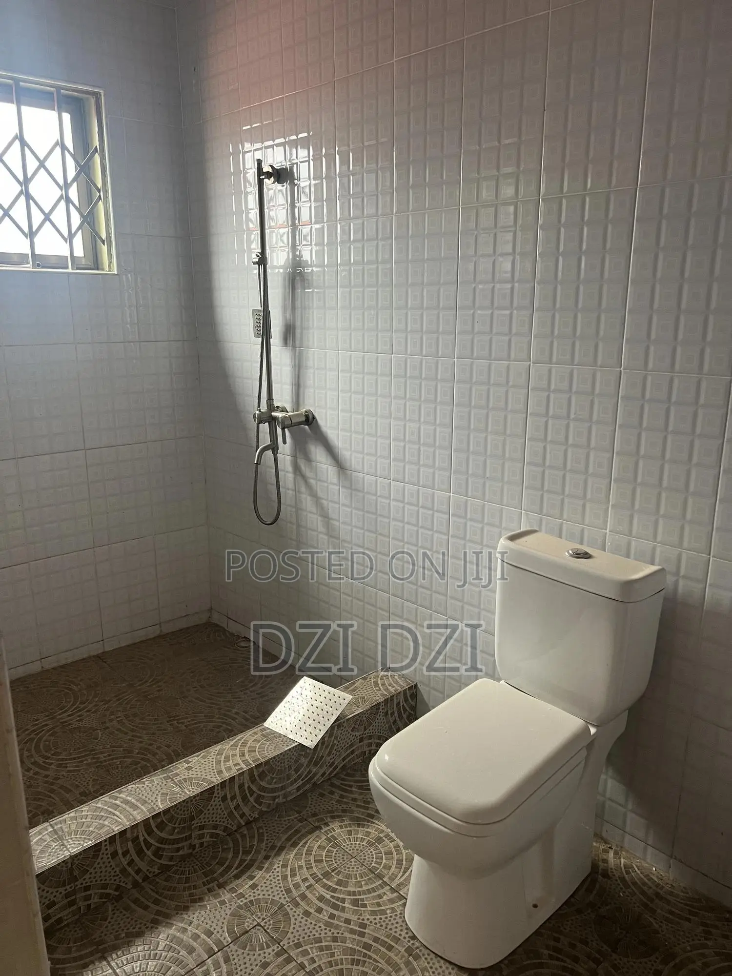 2bdrm Apartment in Community 25, Tema Metropolitan for rent