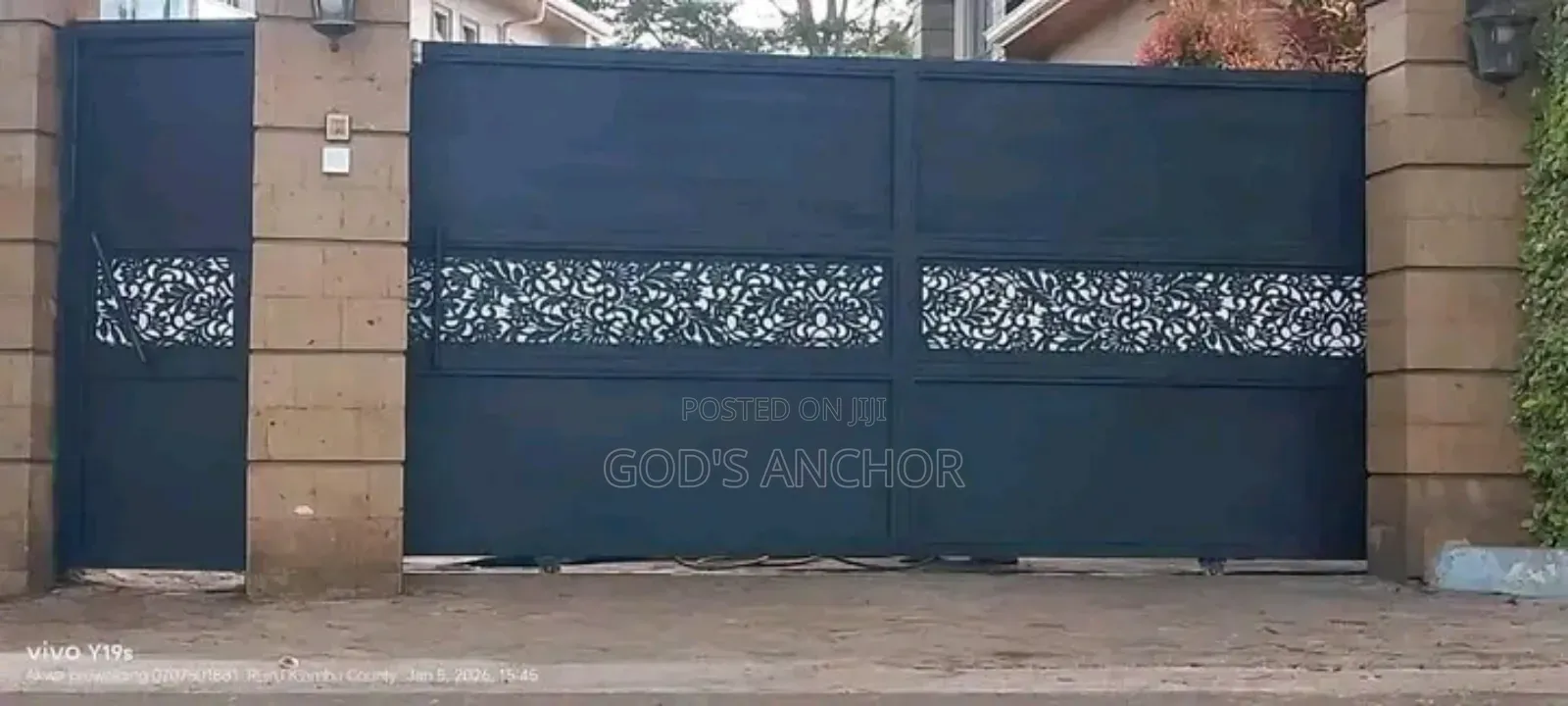 Design Galvanise Metal Sliding Entrance Main Gate With Small Door