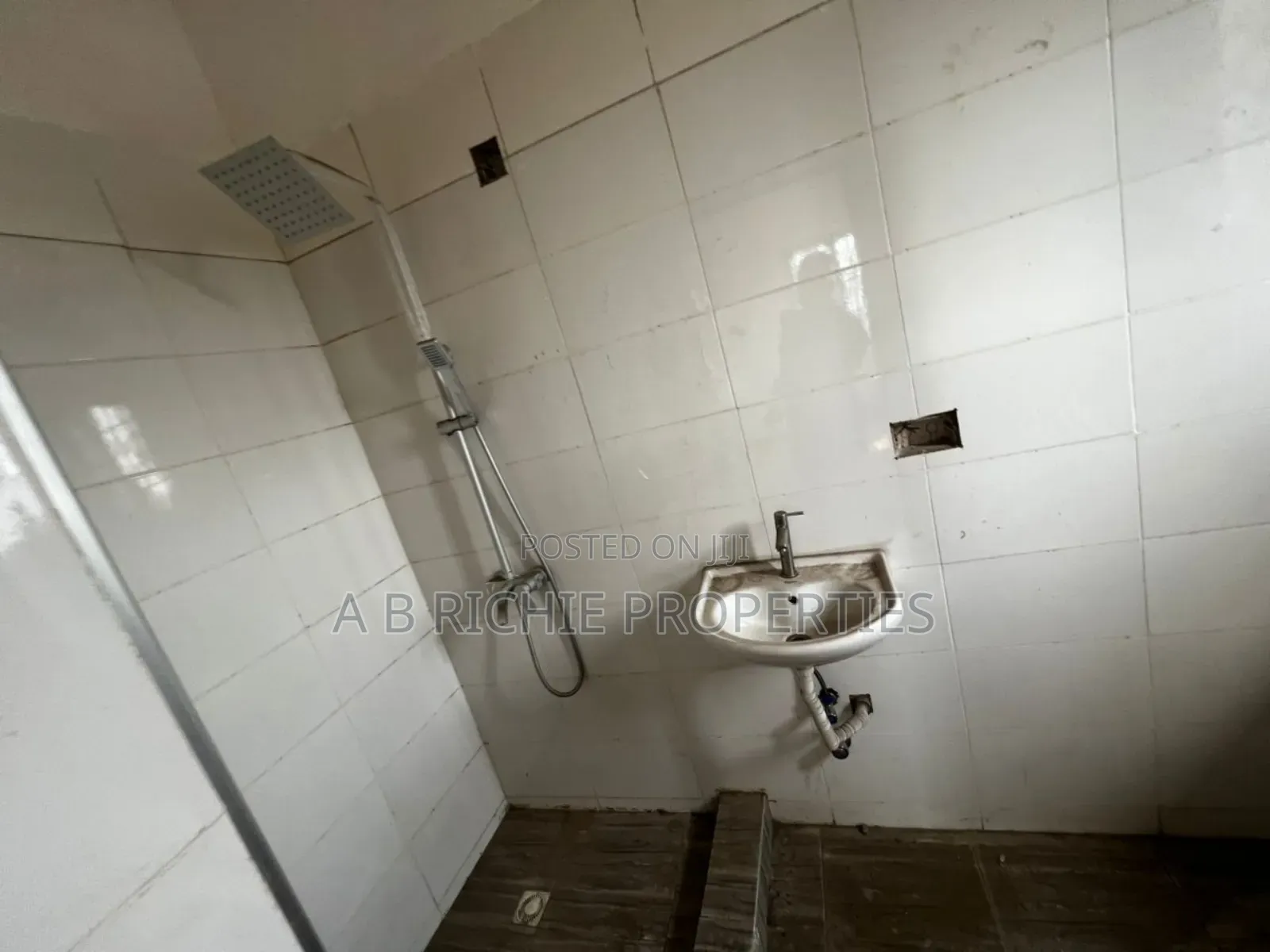 18bdrm Apartment in Ab Richie Properties, Abelemkpe for rent