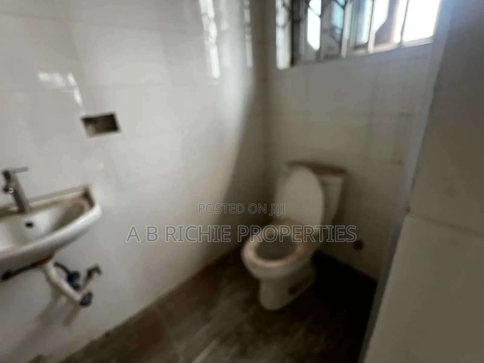 18bdrm Apartment in Ab Richie Properties, Abelemkpe for rent
