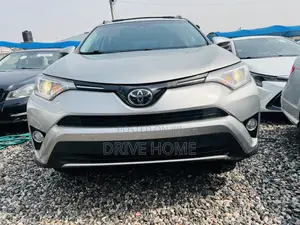 Toyota RAV4 XLE AWD (2.5L 4cyl 6A) 2017