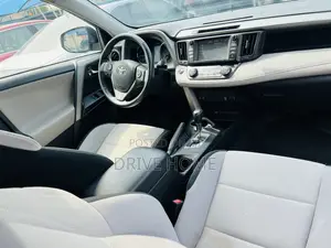 Toyota RAV4 XLE AWD (2.5L 4cyl 6A) 2017