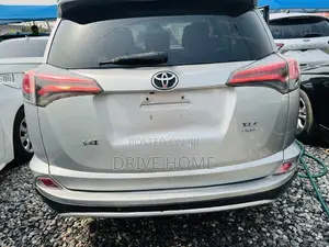 Toyota RAV4 XLE AWD (2.5L 4cyl 6A) 2017