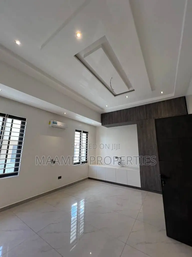 7bdrm Duplex in East Legon for sale