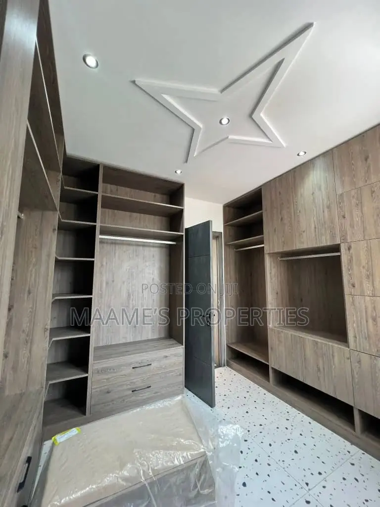 7bdrm Duplex in East Legon for sale