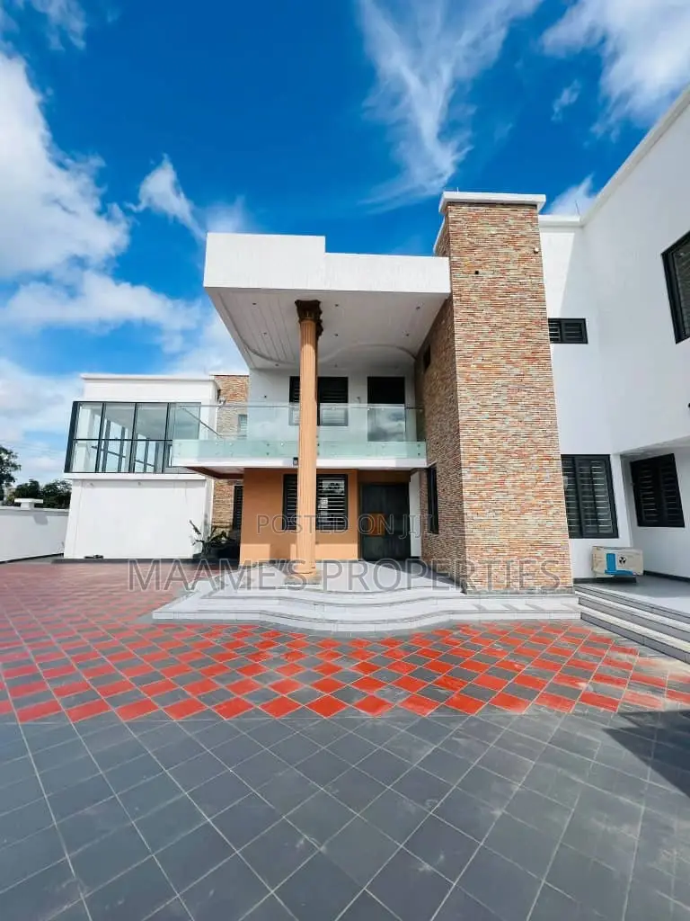 7bdrm Duplex in East Legon for sale