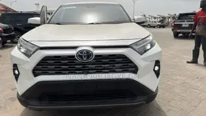 Toyota RAV4 2021 White