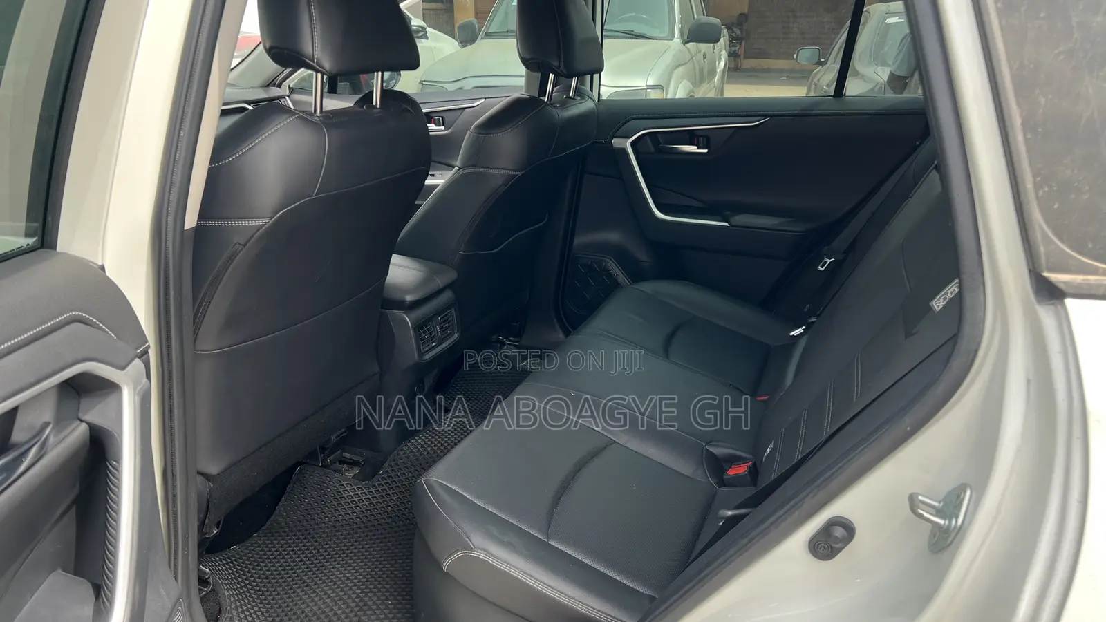 Toyota RAV4 2021 White