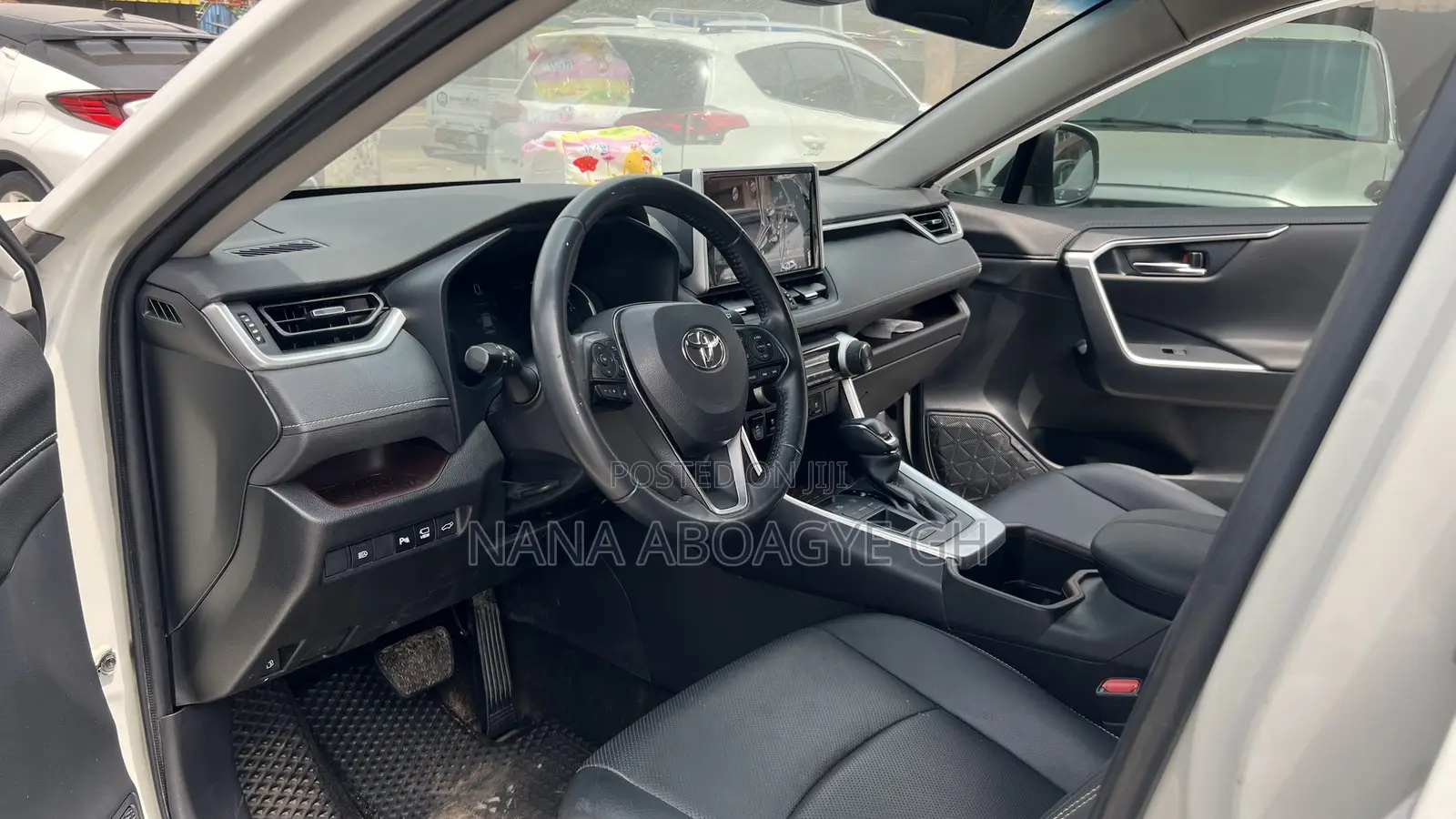 Toyota RAV4 2021 White