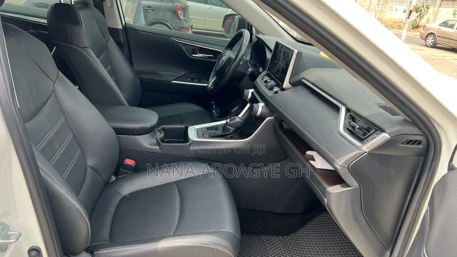 Toyota RAV4 2021 White