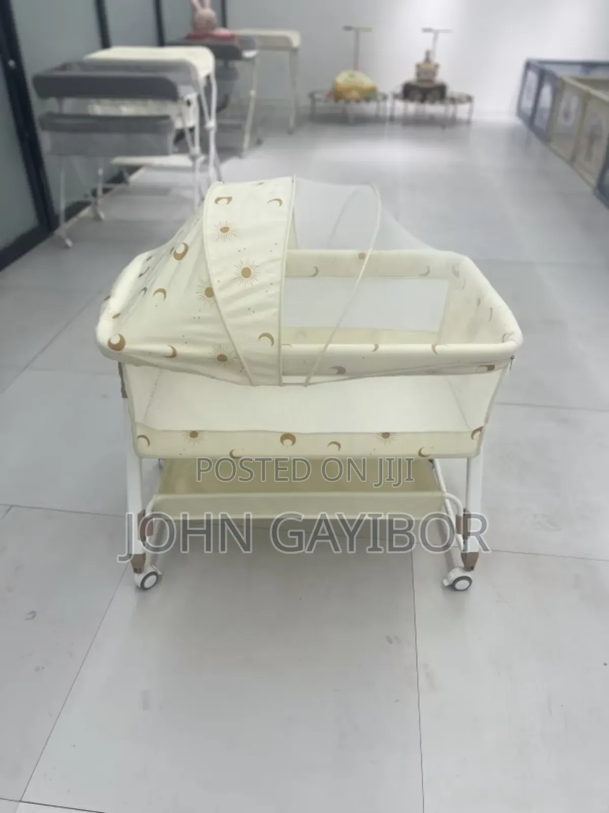 Modern Baby Bedside Crib /Bed With Mosquito Net And Changing Table