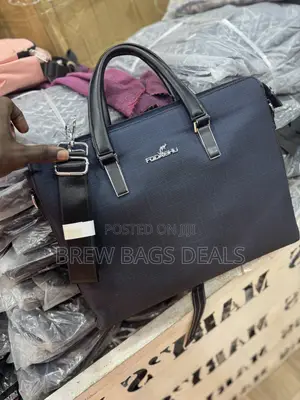 Quality Pure Leather Unisex Laptop Bag With Shoulder Strap.