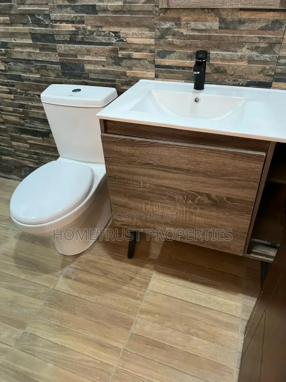 4bdrm Duplex in Hometrust Properties, Millenium City for sale
